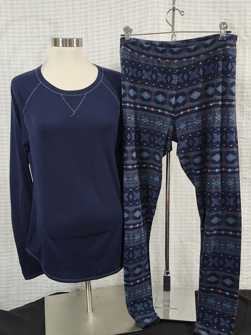Women's Navy Long-Sleeve Top & Patterned Leggings Pajama Set